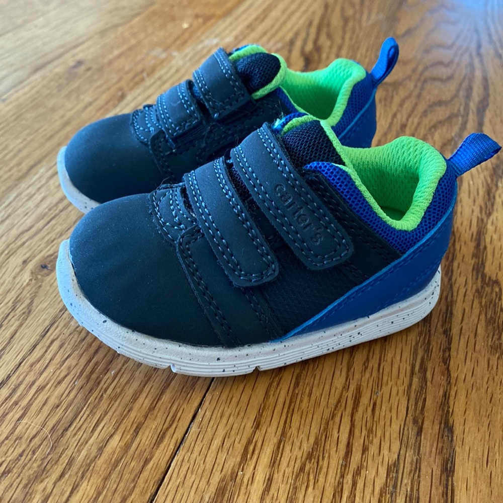 Carter’s size 3 toddler Velcro.